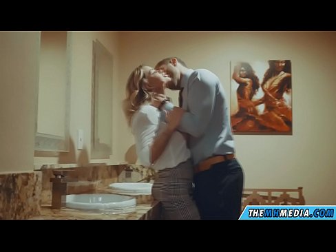 ❤️ Wanneer 'n rondborstige blondine jou in 'n openbare toilet verlei ️❌ Fok by ons af.pornburst.ru ❌️❤